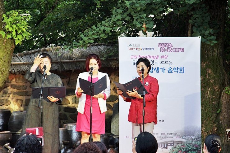 군민 healing을 위한 ‘시와 감성이 흐르는 영랑생가 음악회’ (생생문화재) 게시글 관련 사진