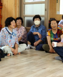  병영여자경로당을 방문해, 어르신 온열질환 예방을 위한 폭염 대응 안내 및 시설 점검
